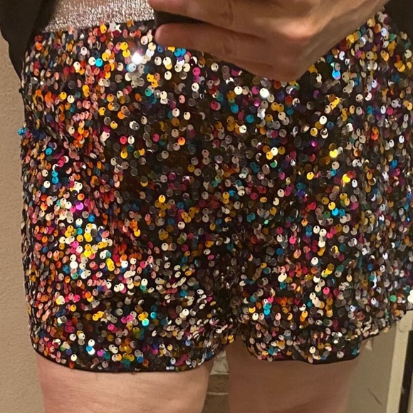 🪩 PLUS Sequin Shorts 🪩 - Picture 7 of 7